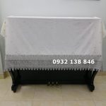 Khăn phủ đàn Piano cơ lửng màu trắng phối chân ren tím khói