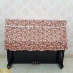 Khăn phủ đàn Piano mẫu lửng bông hoa đỏ trắng