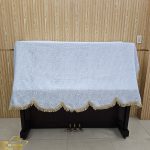 Khăn phủ đàn Piano mẫu lửng xanh nhạt hoa trắng