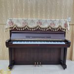 Khăn phủ đàn Piano mẫu hoa vàng cát phối tua rua chùm cao cấp